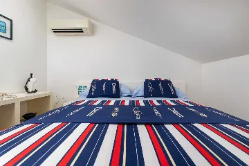 Sea View Apartment in Klimno (Krk) for 6 Guests