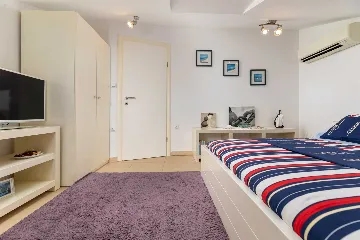 Sea View Apartment in Klimno (Krk) for 6 Guests