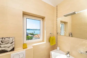 Sea View Apartment in Klimno (Krk) for 6 Guests