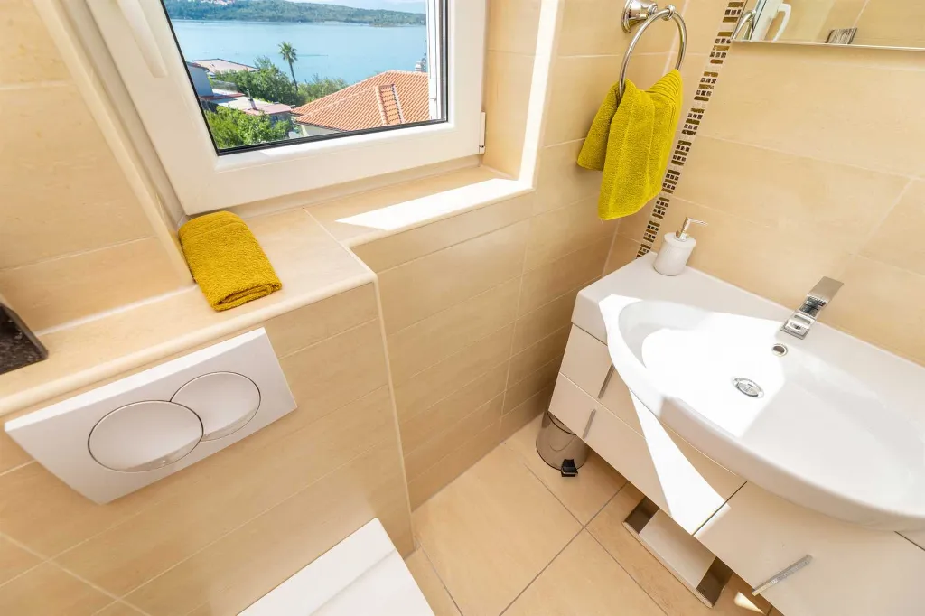 Sea View Apartment in Klimno (Krk) for 6 Guests