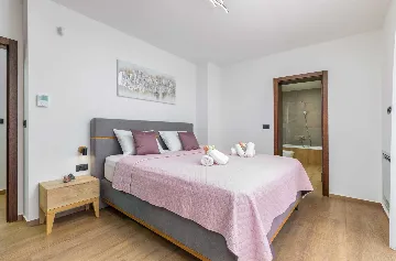 Villa with Saltwater Pool in Juršići