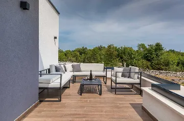 Villa with Saltwater Pool in Juršići