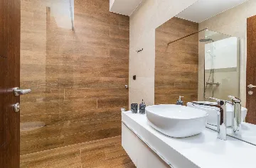 Villa with Saltwater Pool in Juršići