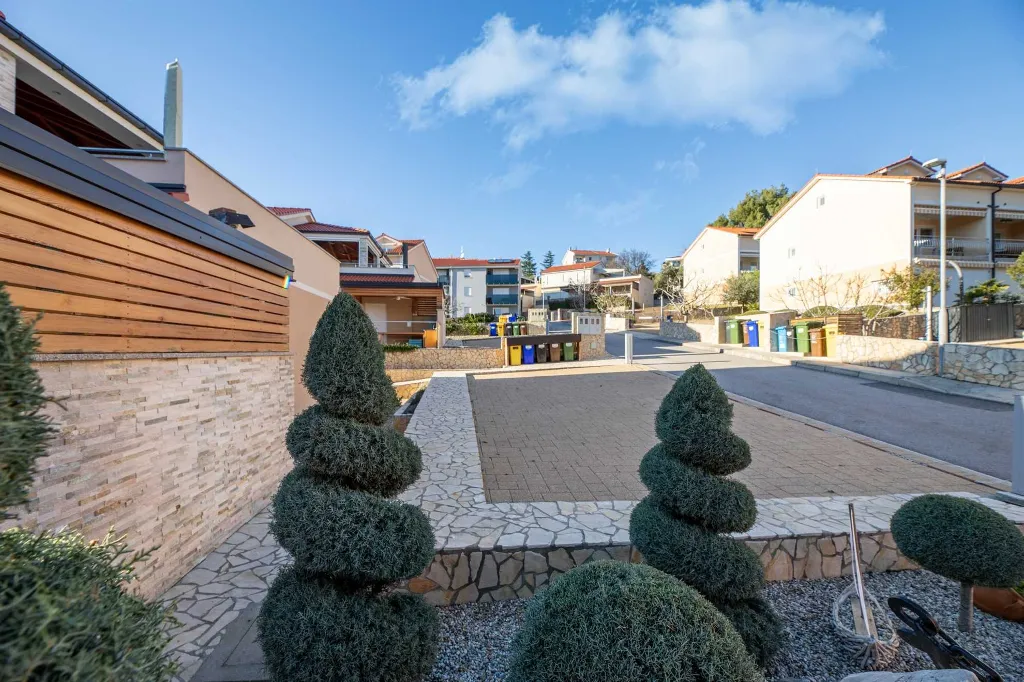 Apartment in Čižići (Krk) with Private Heated Jacuzzi