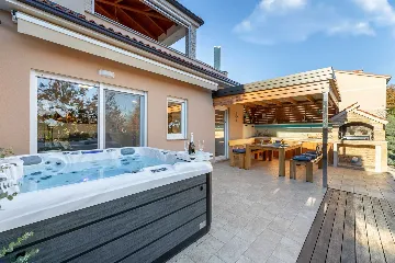 Apartment in Čižići (Krk) with Private Heated Jacuzzi