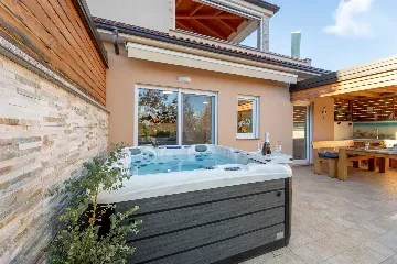 Apartment in Čižići (Krk) with Private Heated Jacuzzi