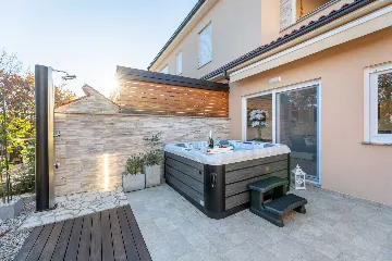 Apartment in Čižići (Krk) with Private Heated Jacuzzi