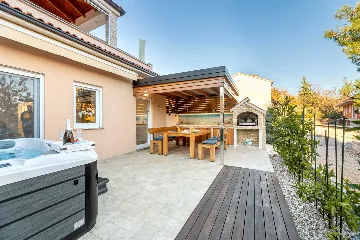 Apartment in Čižići (Krk) with Private Heated Jacuzzi