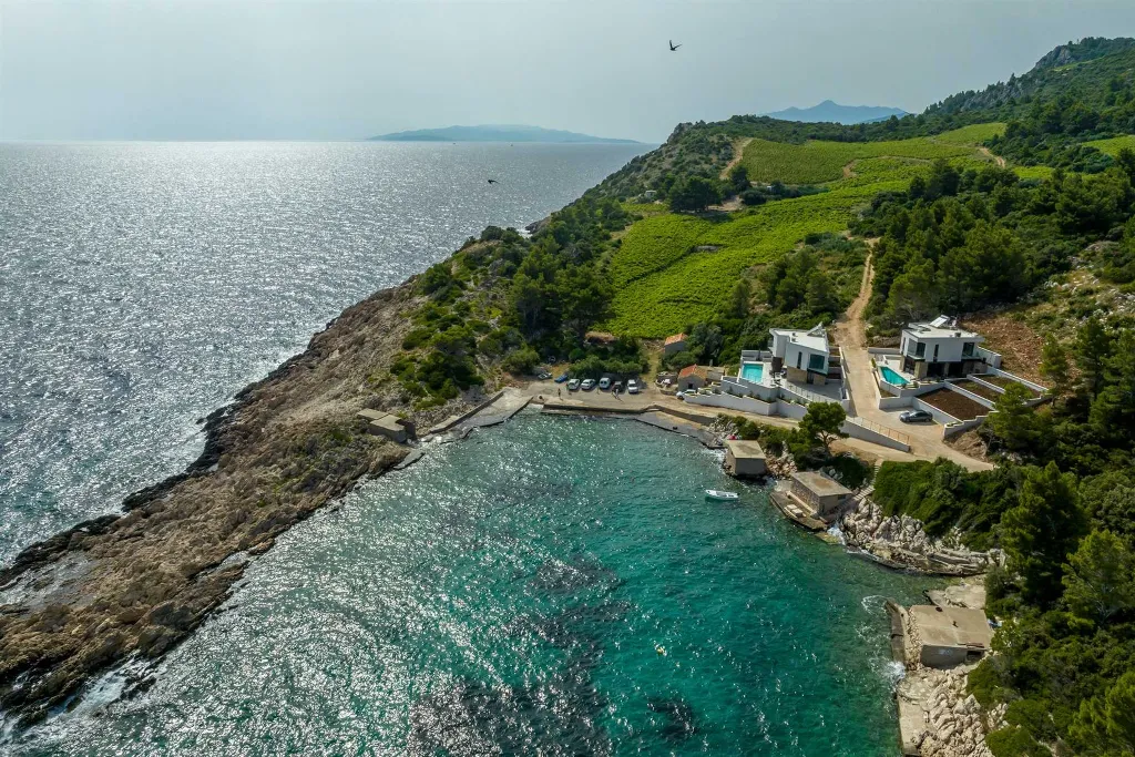 3-Bedroom Villa for 6 Guests in Pijavičino