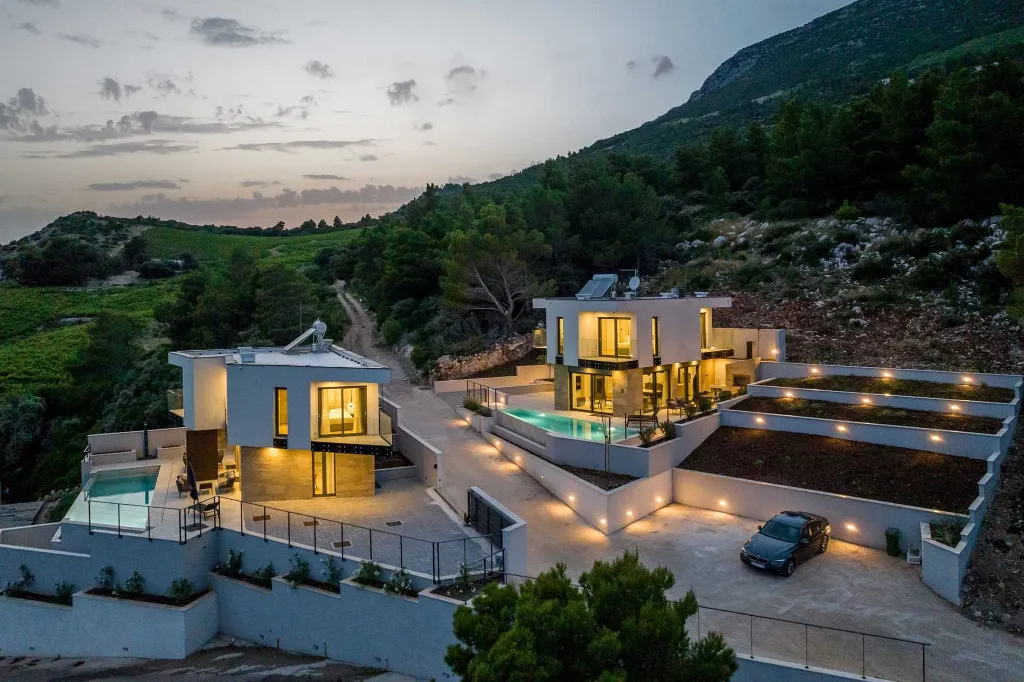3-Bedroom Villa for 6 Guests in Pijavičino