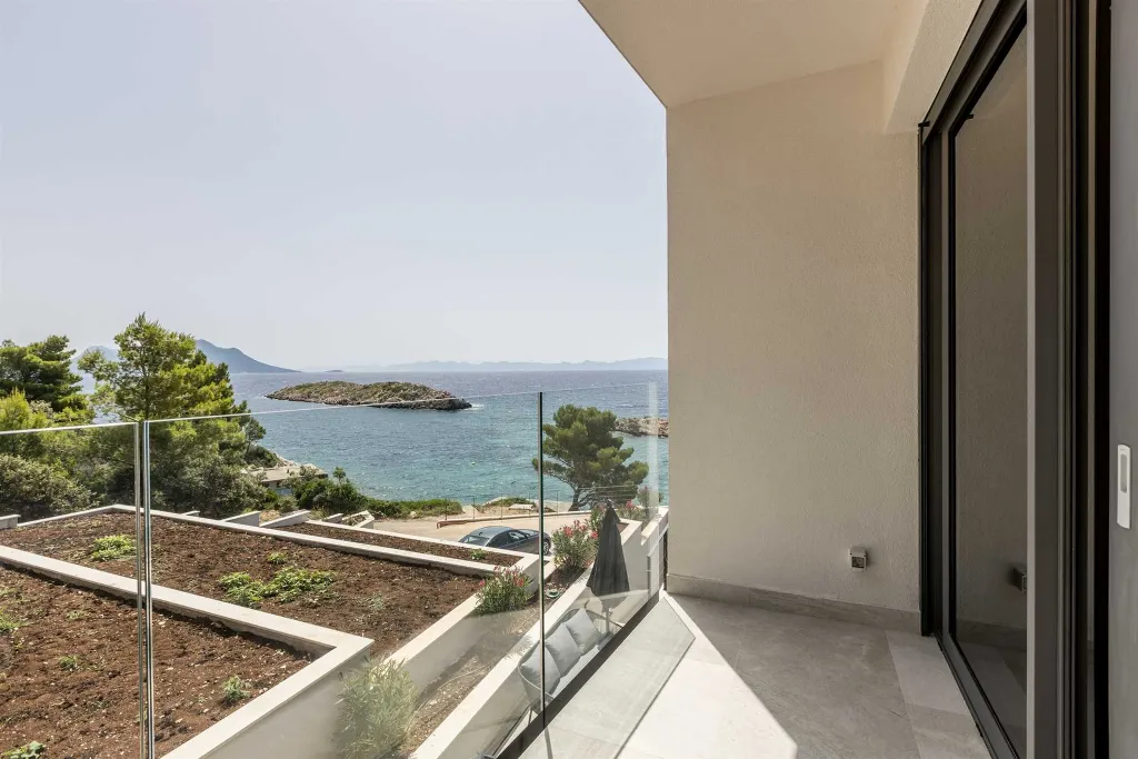 3-Bedroom Villa for 6 Guests in Pijavičino