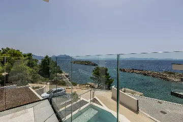 3-Bedroom Villa for 6 Guests in Pijavičino