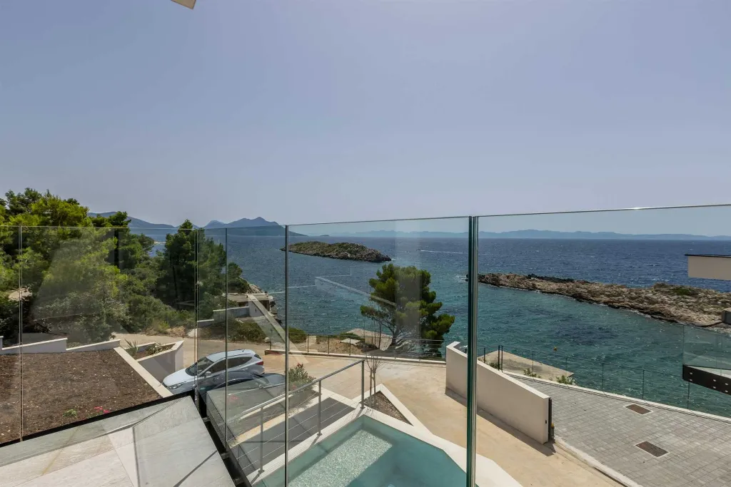 3-Bedroom Villa for 6 Guests in Pijavičino