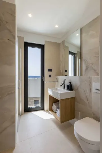 3-Bedroom Villa for 6 Guests in Pijavičino