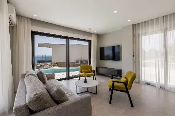 3-Bedroom Villa for 6 Guests in Pijavičino