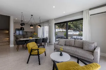 3-Bedroom Villa for 6 Guests in Pijavičino