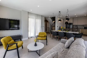 3-Bedroom Villa for 6 Guests in Pijavičino