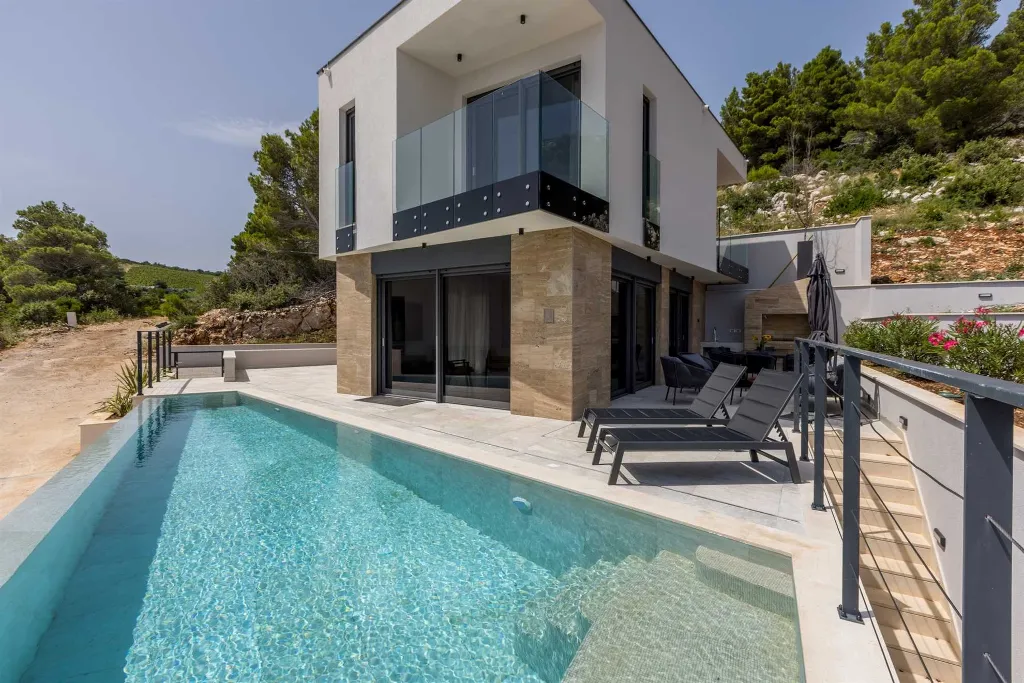 3-Bedroom Villa for 6 Guests in Pijavičino