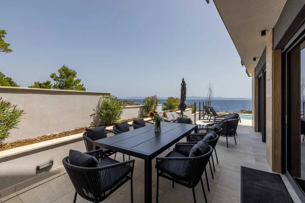 3-Bedroom Villa for 6 Guests in Pijavičino