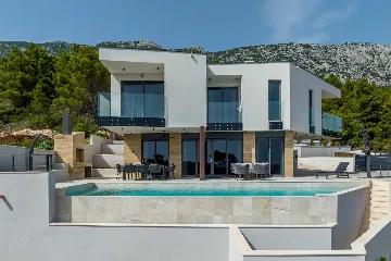 3-Bedroom Villa for 6 Guests in Pijavičino