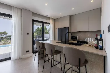 3-Bedroom Villa with Heated Pool in Pijavičino