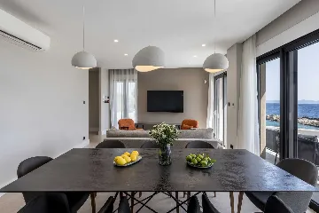 3-Bedroom Villa with Heated Pool in Pijavičino