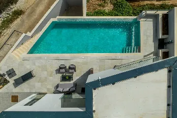 3-Bedroom Villa with Heated Pool in Pijavičino