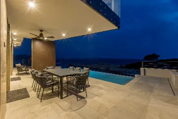 3-Bedroom Villa with Heated Pool in Pijavičino