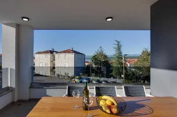 Vantačići (Krk) Apartment for 6 Near the Beach