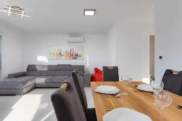 Vantačići (Krk) Apartment for 6 Near the Beach