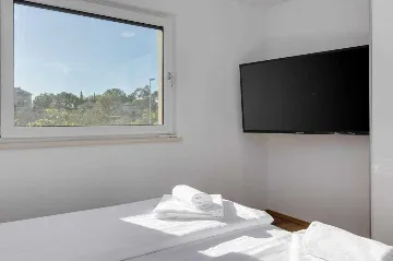 Vantačići (Krk) Apartment for 6 Near the Beach