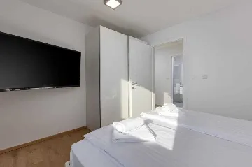 Vantačići (Krk) Apartment for 6 Near the Beach