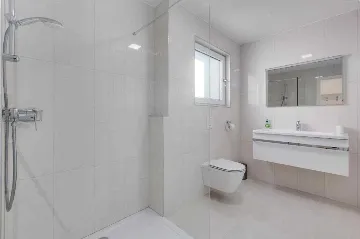 Vantačići (Krk) Apartment for 6 Near the Beach