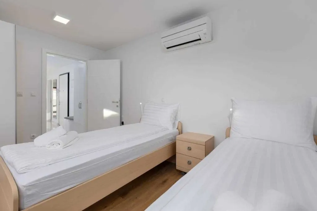 Vantačići (Krk) Apartment for 6 Near the Beach
