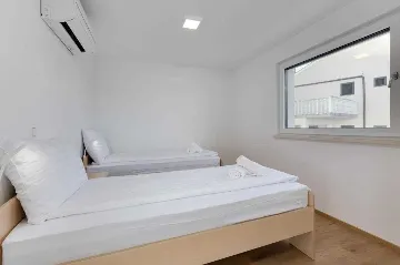 Vantačići (Krk) Apartment for 6 Near the Beach