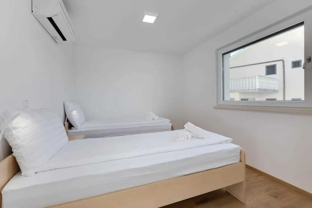 Vantačići (Krk) Apartment for 6 Near the Beach
