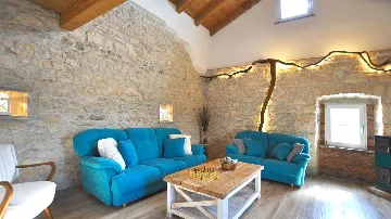 Villa with Heated Pool in Nedešćina for up to 8