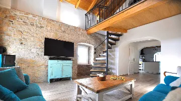 Villa with Heated Pool in Nedešćina for up to 8