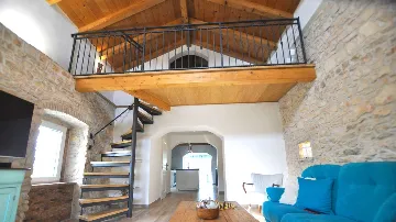 Villa with Heated Pool in Nedešćina for up to 8