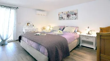 Villa with Heated Pool in Nedešćina for up to 8