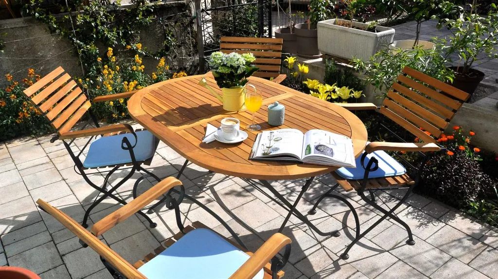 Villa with Heated Pool in Nedešćina for up to 8