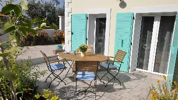 Villa with Heated Pool in Nedešćina for up to 8