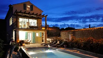 Villa with Heated Pool in Nedešćina for up to 8