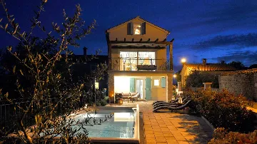 Villa with Heated Pool in Nedešćina for up to 8