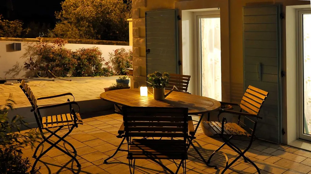 Villa with Heated Pool in Nedešćina for up to 8
