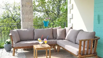 Villa with Heated Pool in Nedešćina for up to 8