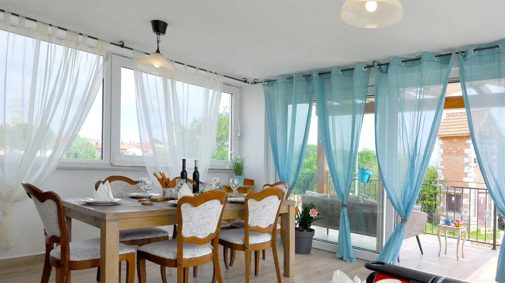 Villa with Heated Pool in Nedešćina for up to 8