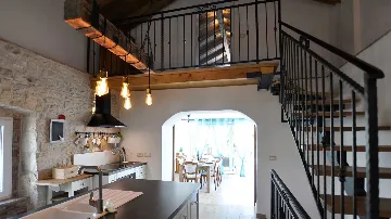 Villa with Heated Pool in Nedešćina for up to 8