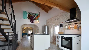 Villa with Heated Pool in Nedešćina for up to 8