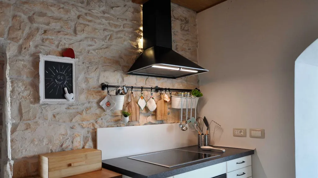 Villa with Heated Pool in Nedešćina for up to 8